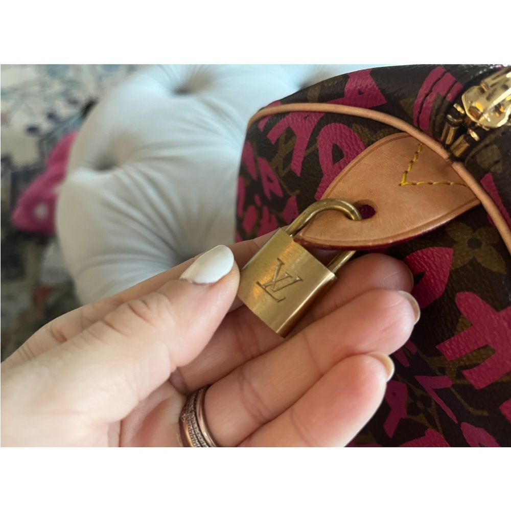 Authentic Louis Vuitton - Picture 4 of 7